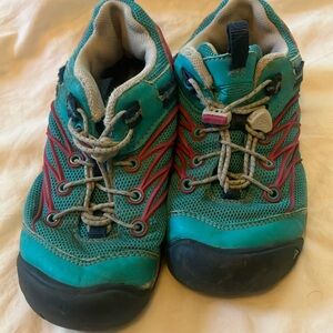 Keen hiking sneakers